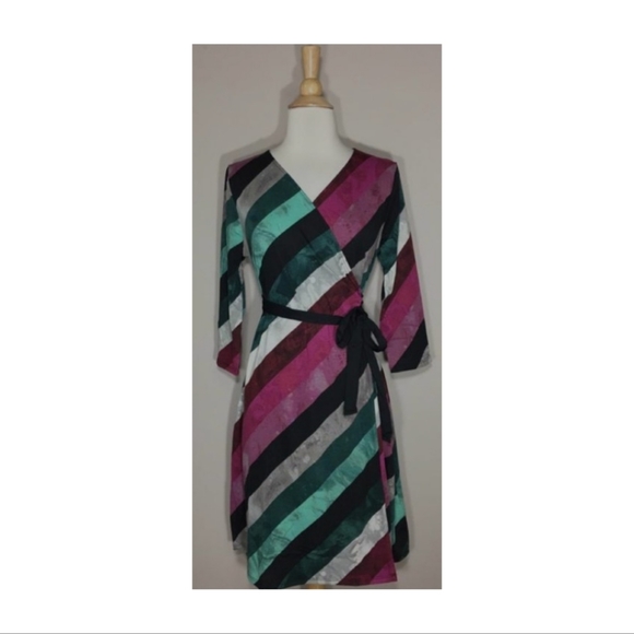 Lularoe Michelle Wrap Style Dress in Green & Pink Stripe Print Size XL - Picture 2 of 7